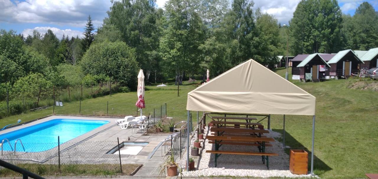 Retro Kemp Pod Boubinem Horní Vltavice 外观 照片